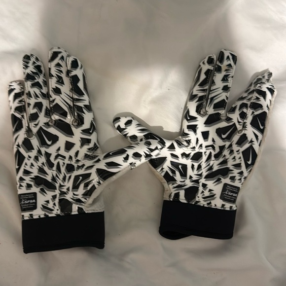 Nike shark youth soccer goalie gloves EUC - Picture 1 of 3